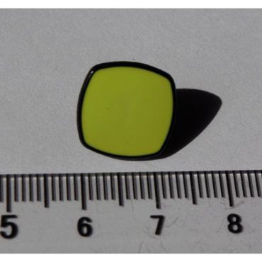 BOUTON CARRE JAUNE 13MM