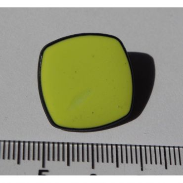 BOUTON CARRE JAUNE 20MM