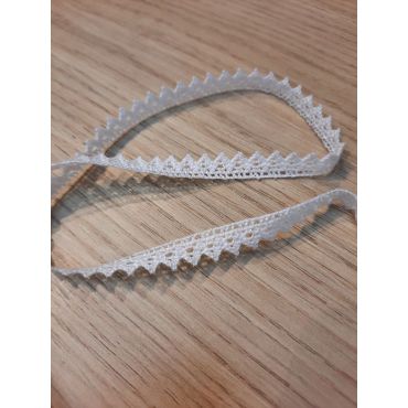Dentelle fine blanche