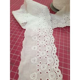 Broderie anglaise rond fleurs 100%coton 76mm blanc