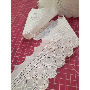 Broderie anglaise écailles triple 100%coton 60mm