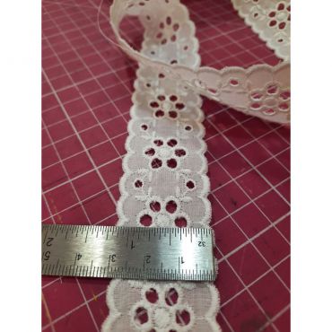Entre 2 en  broderie anglaise fleuri blanc 30mm