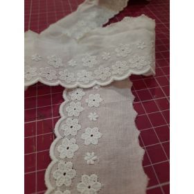 Broderie anglaise  fleurs 100%coton 47mm