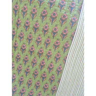 indienne matelassée motif fleurs réversible vert