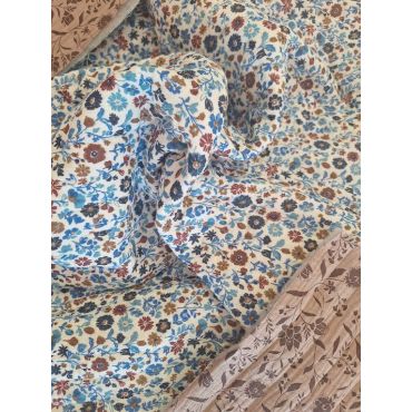 double gaze matelassée motif fleurs réversible bleu-marron